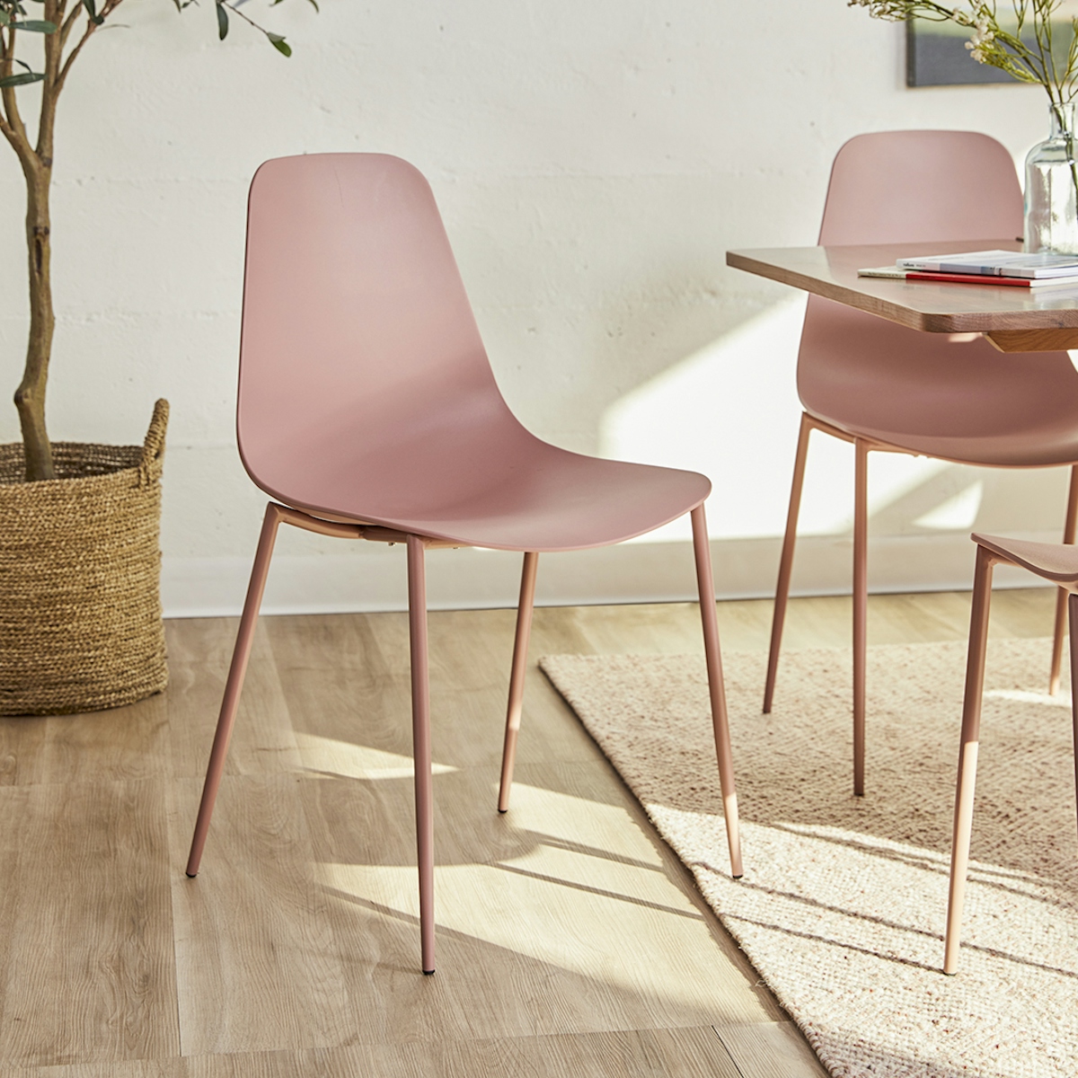 Dusty Pink Polypropylene Armless Dining Chair Svelti Article