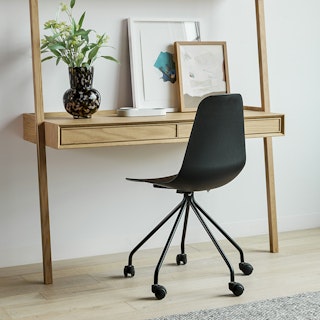 Svelti Pure Black Office Chair