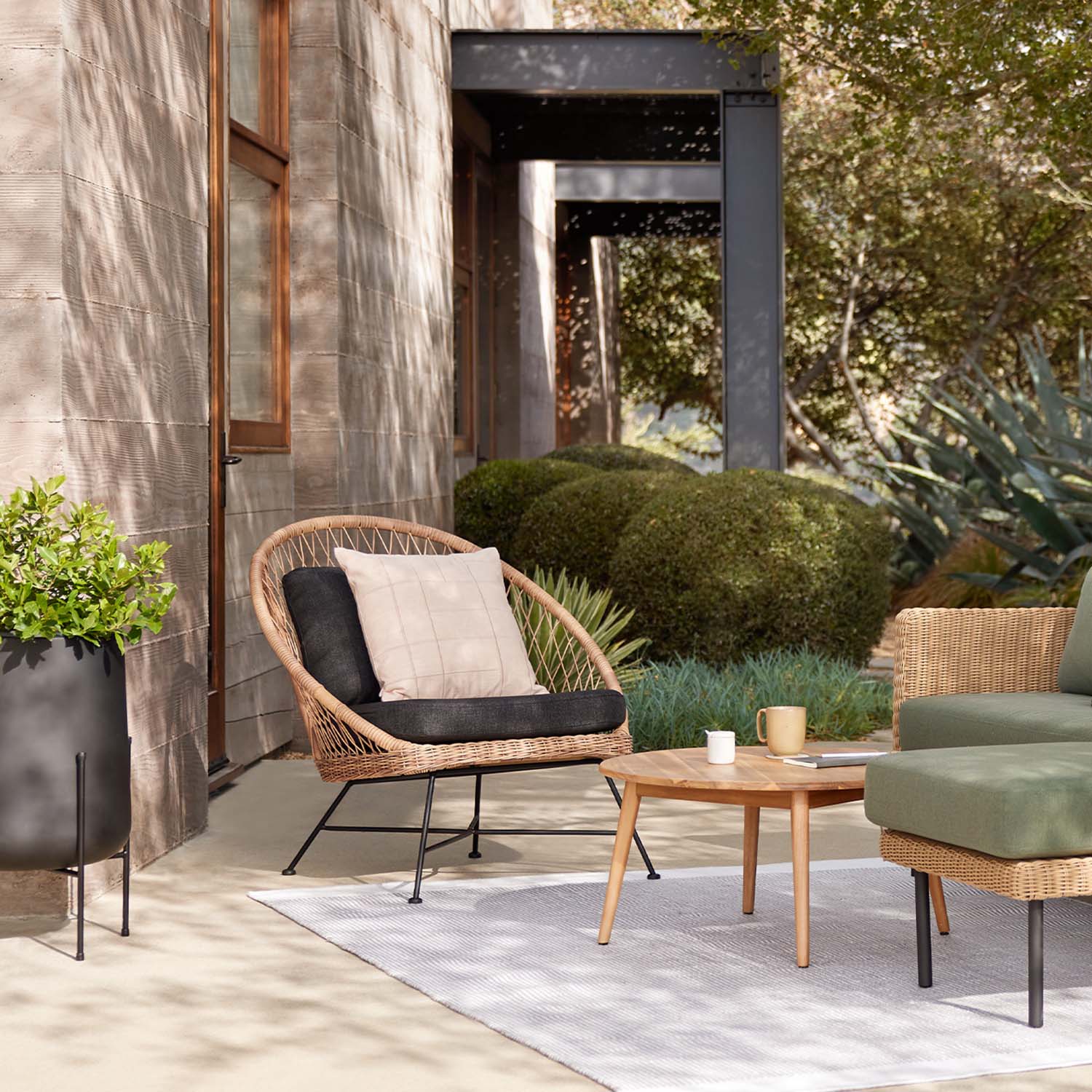 Aeri 37" Outdoor Lounge Chair