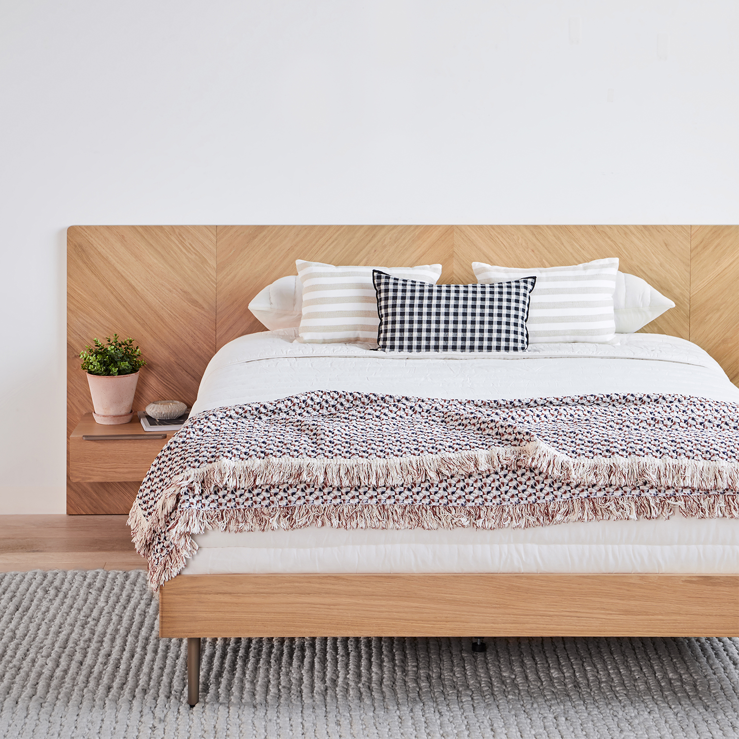 Nera Queen Low Profile Bed with Nightstands Set - Oak