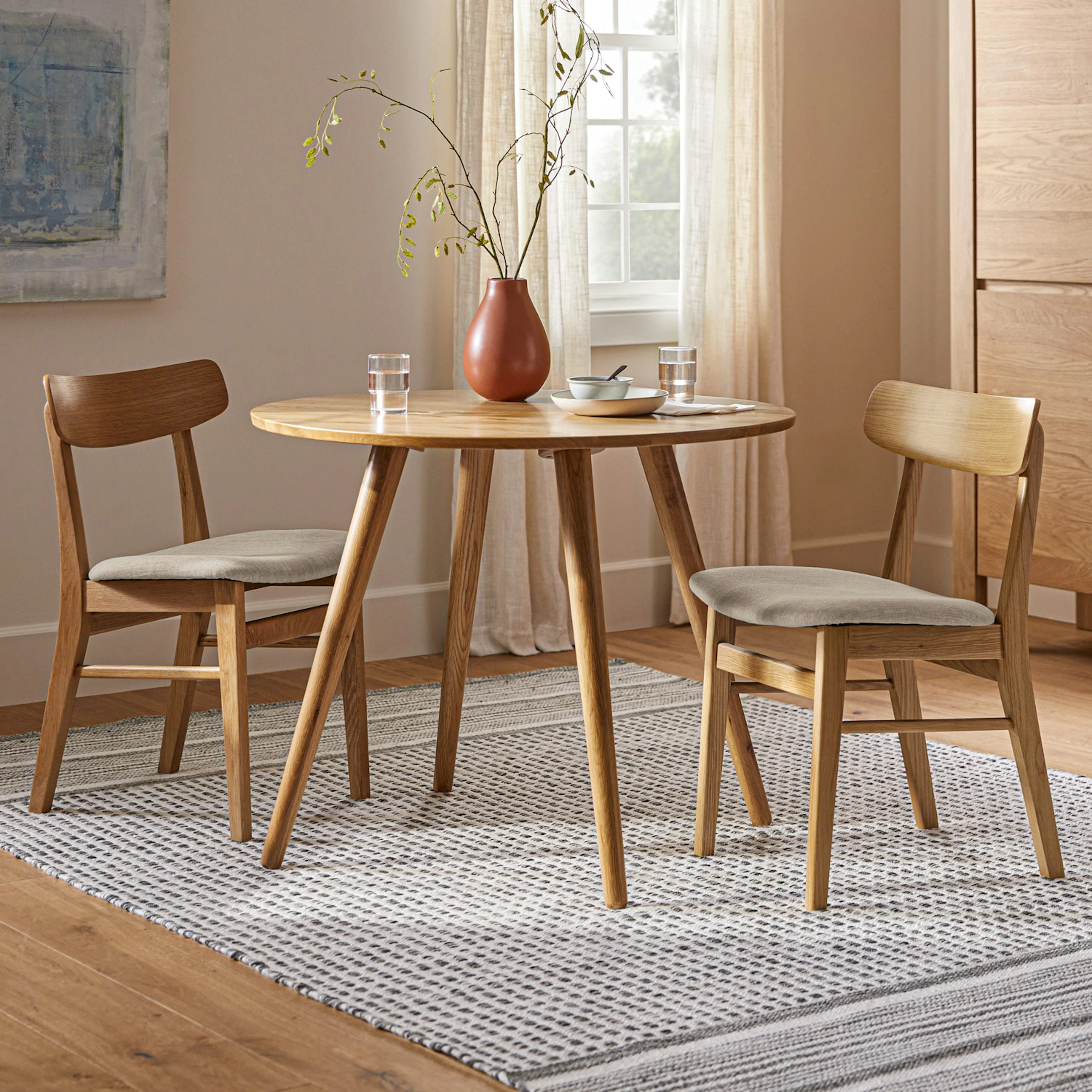 Seno 36" Round Oak Dining Table - Stylish & Compact