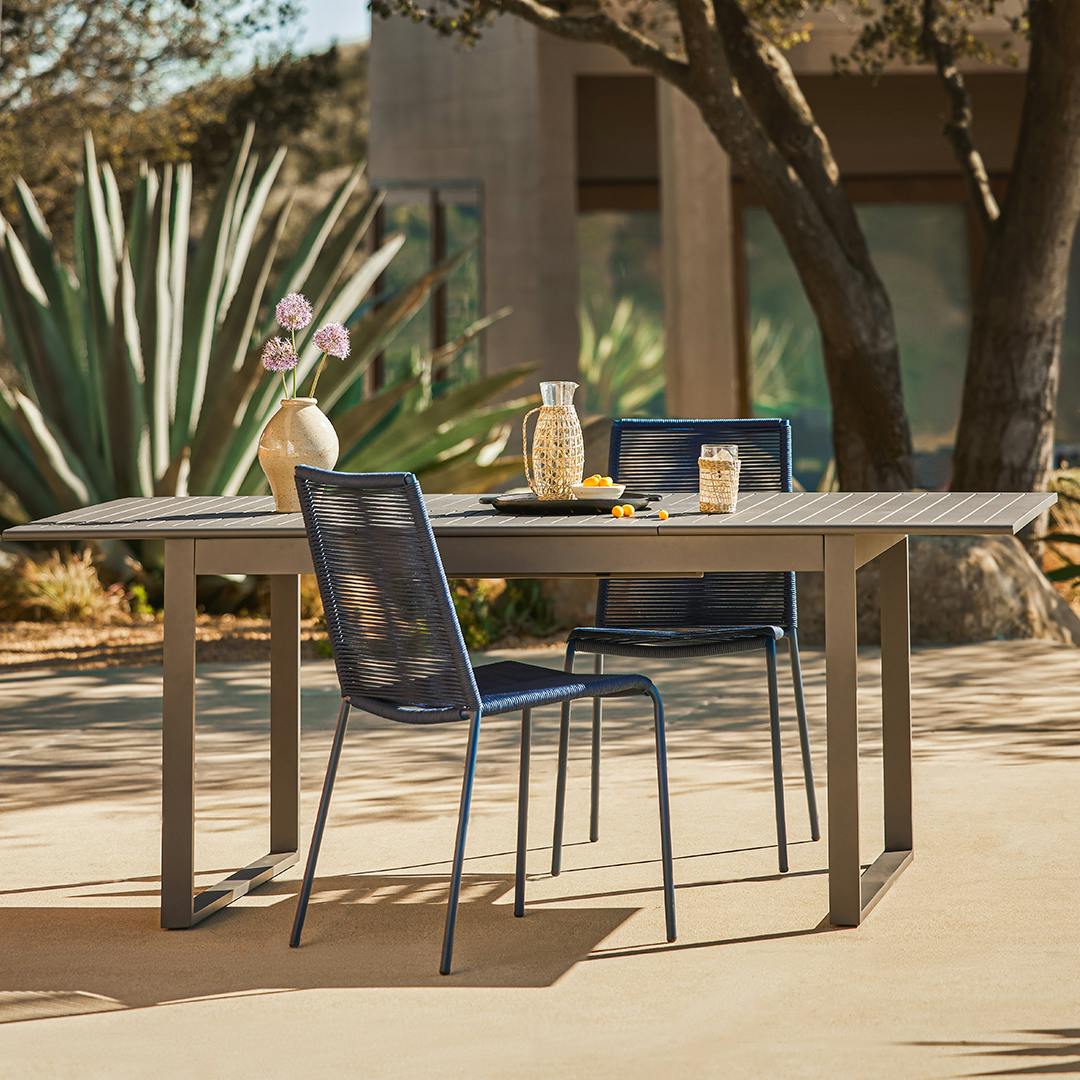 Dark Grey Aluminum Extendable Outdoor Dining Table for 8 | Ofer