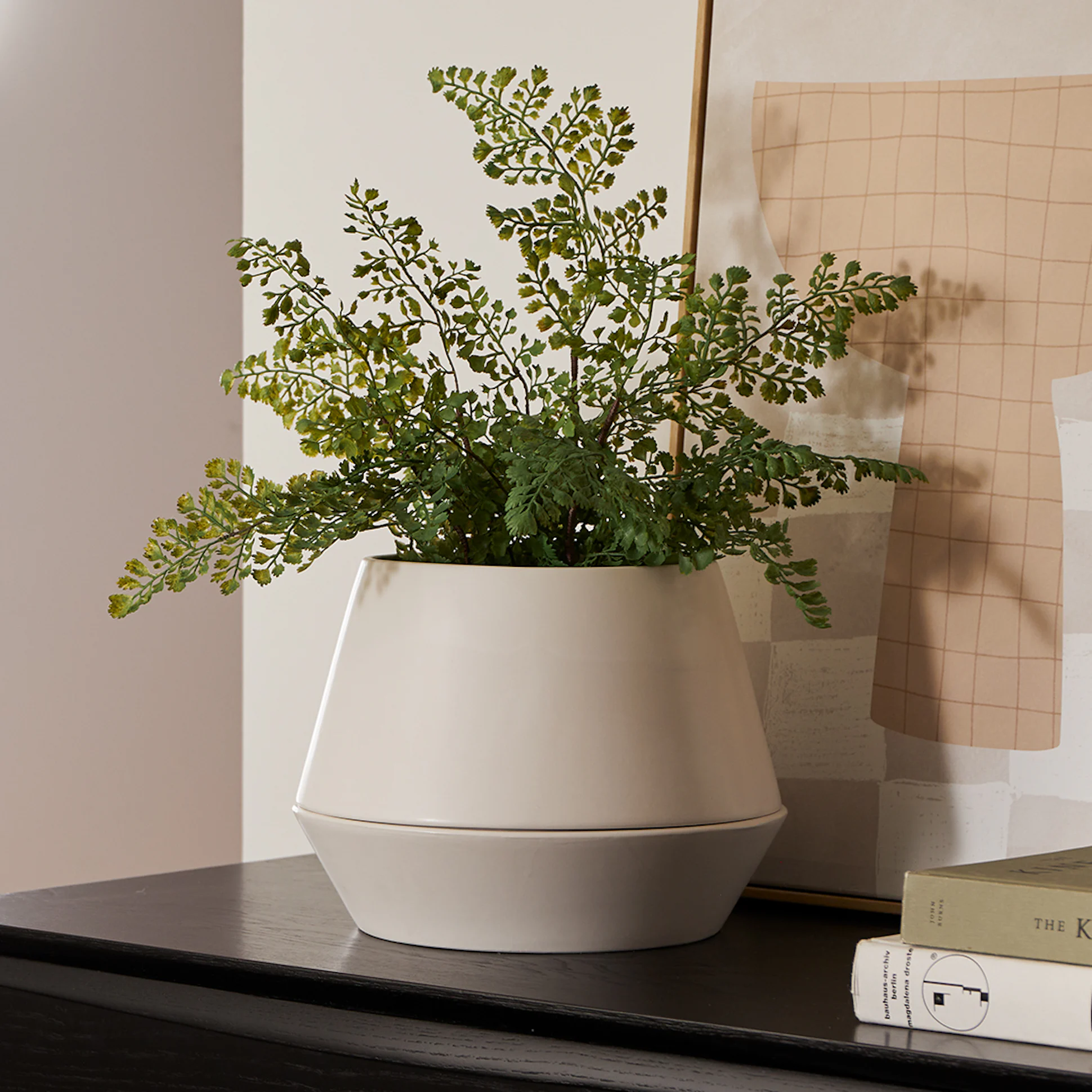 Pesse White Planter