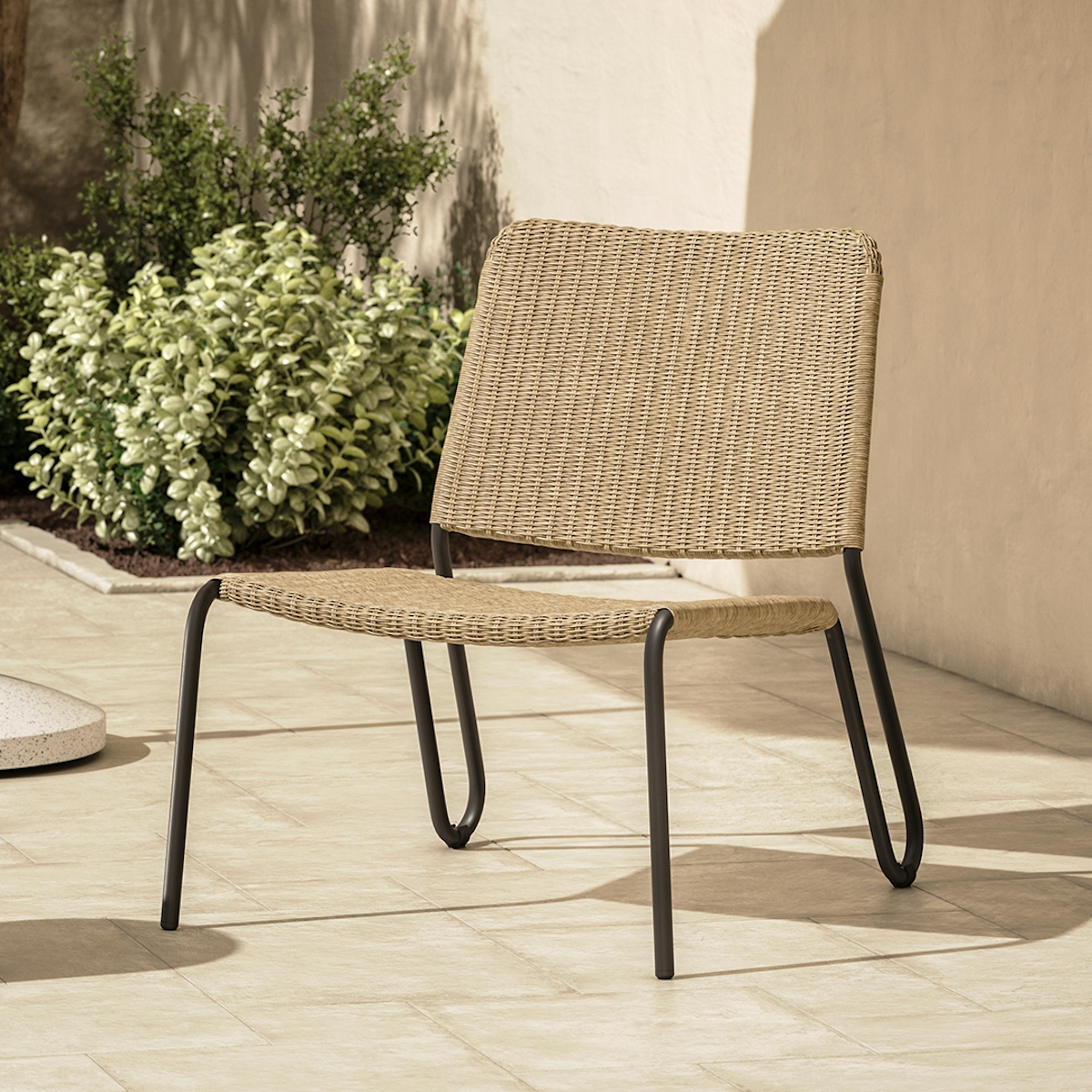 Denby Outdoor Wicker & Metal Lounge Chair Article