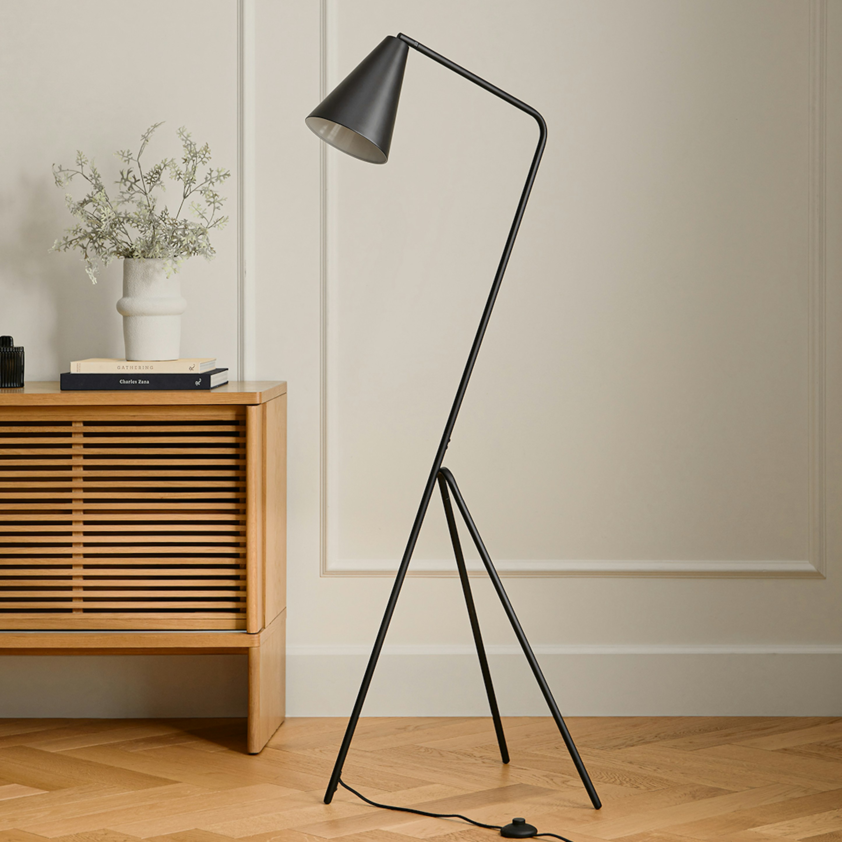 Matte Black Floor Lamp with Magazine Holder online - Metal