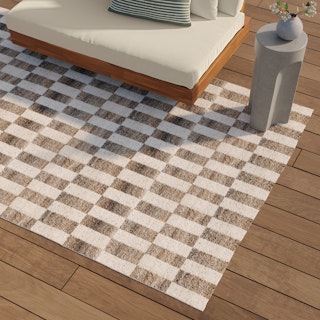 Mira 5 x 8 Indoor/Outdoor Rug - Checkered Brown