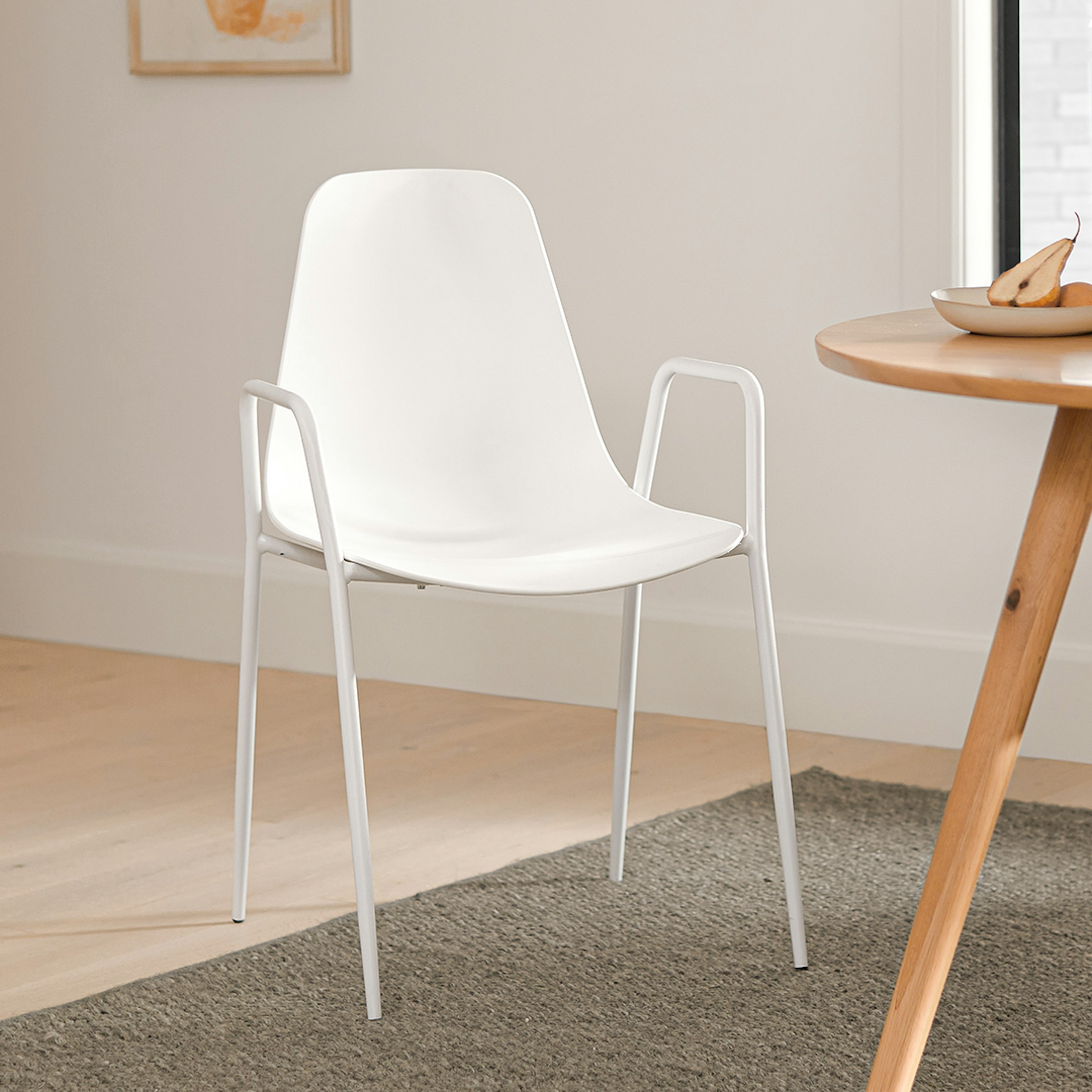 Pure White Polypropylene Dining Chair with Arms Svelti Article